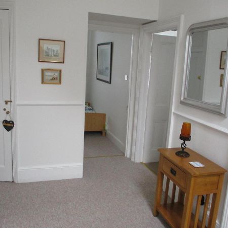 Lovely Spacious 3 Bedded First Floor Apartment ライド エクステリア 写真